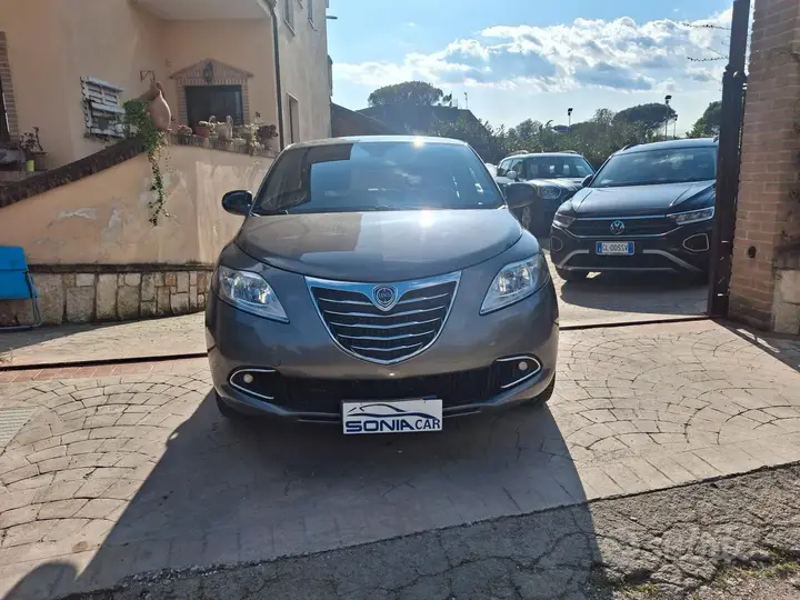 Lancia Ypsilon