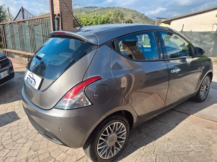 Lancia Ypsilon 2012 photo 4