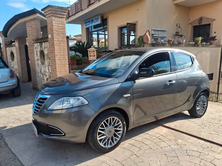 Lancia Ypsilon 2012 photo 2