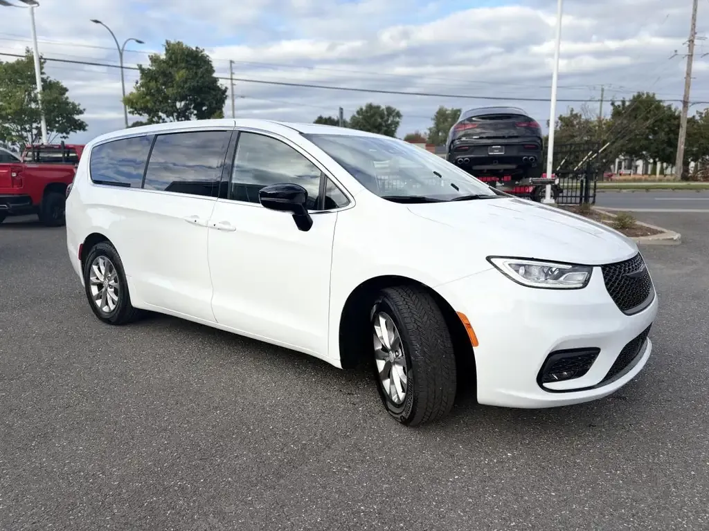 Chrysler Pacifica 2026 photo 4