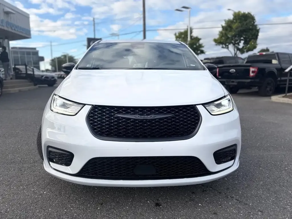 Chrysler Pacifica 2026 photo 3
