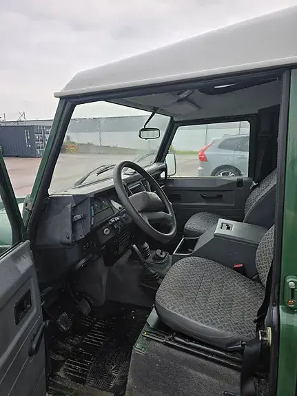 Land Rover Defender 110 2000 photo 5