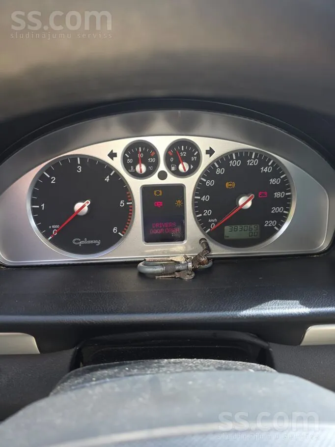 Ford Galaxy 2002 photo 5