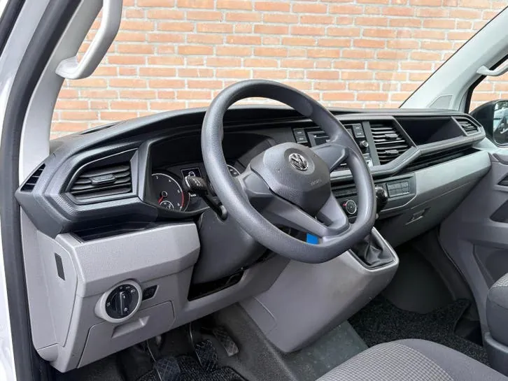 Volkswagen Transporter 2020 photo 2
