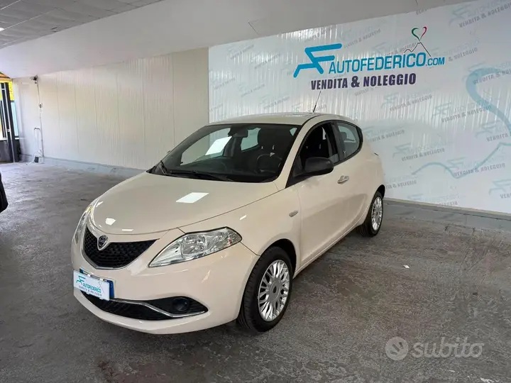 Lancia Ypsilon