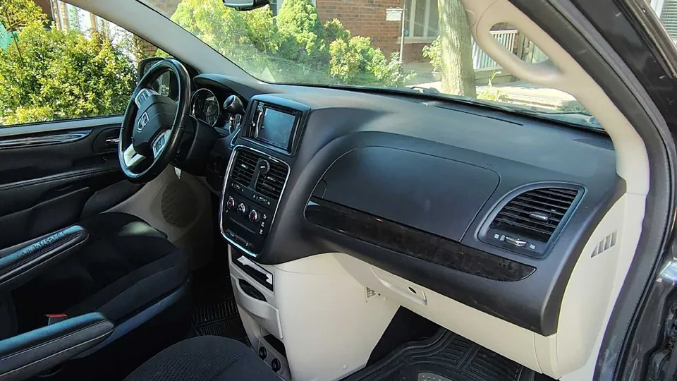 Dodge Grand Caravan 2017 photo 3