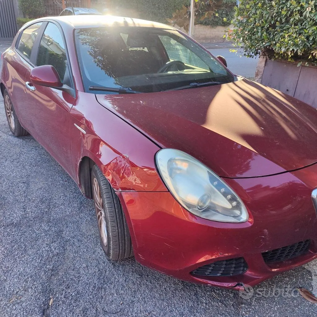 Alfa Romeo Giulietta 2011 photo 2