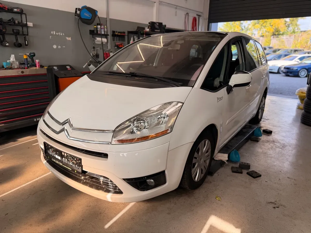 Citroen C4 Picasso 2010 photo 2