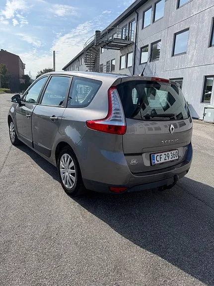 Renault Grand Scenic 2010 photo 4