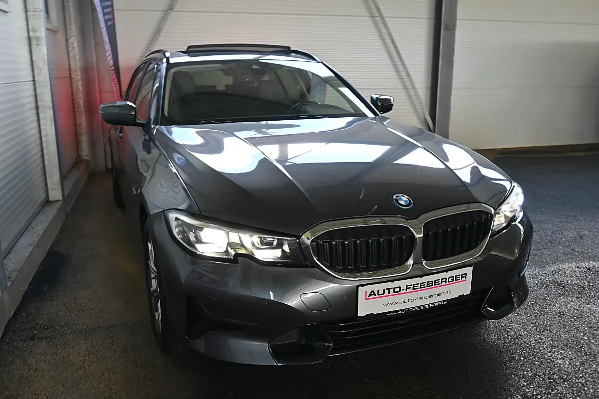 BMW 3 Series 2022 photo 3