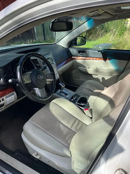 Subaru Outback 2011 photo 3