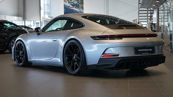 Porsche 911 2022 photo 2