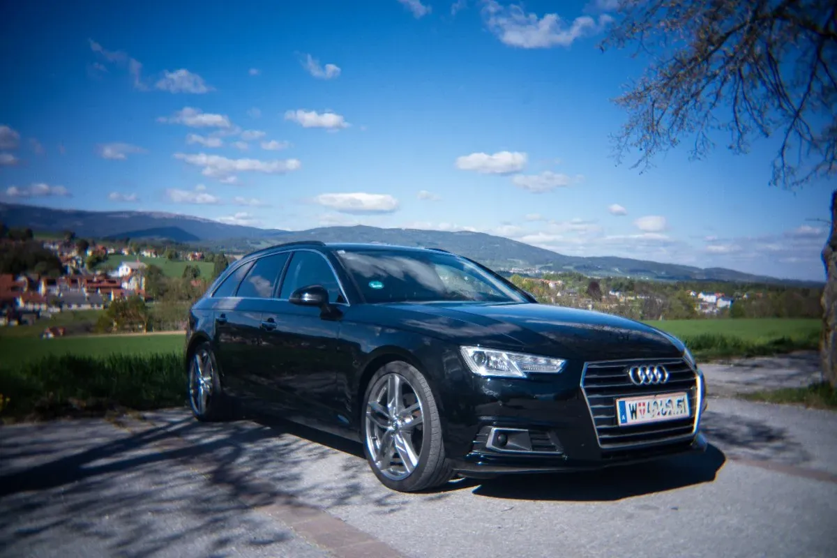 Audi A4 2018 photo 2