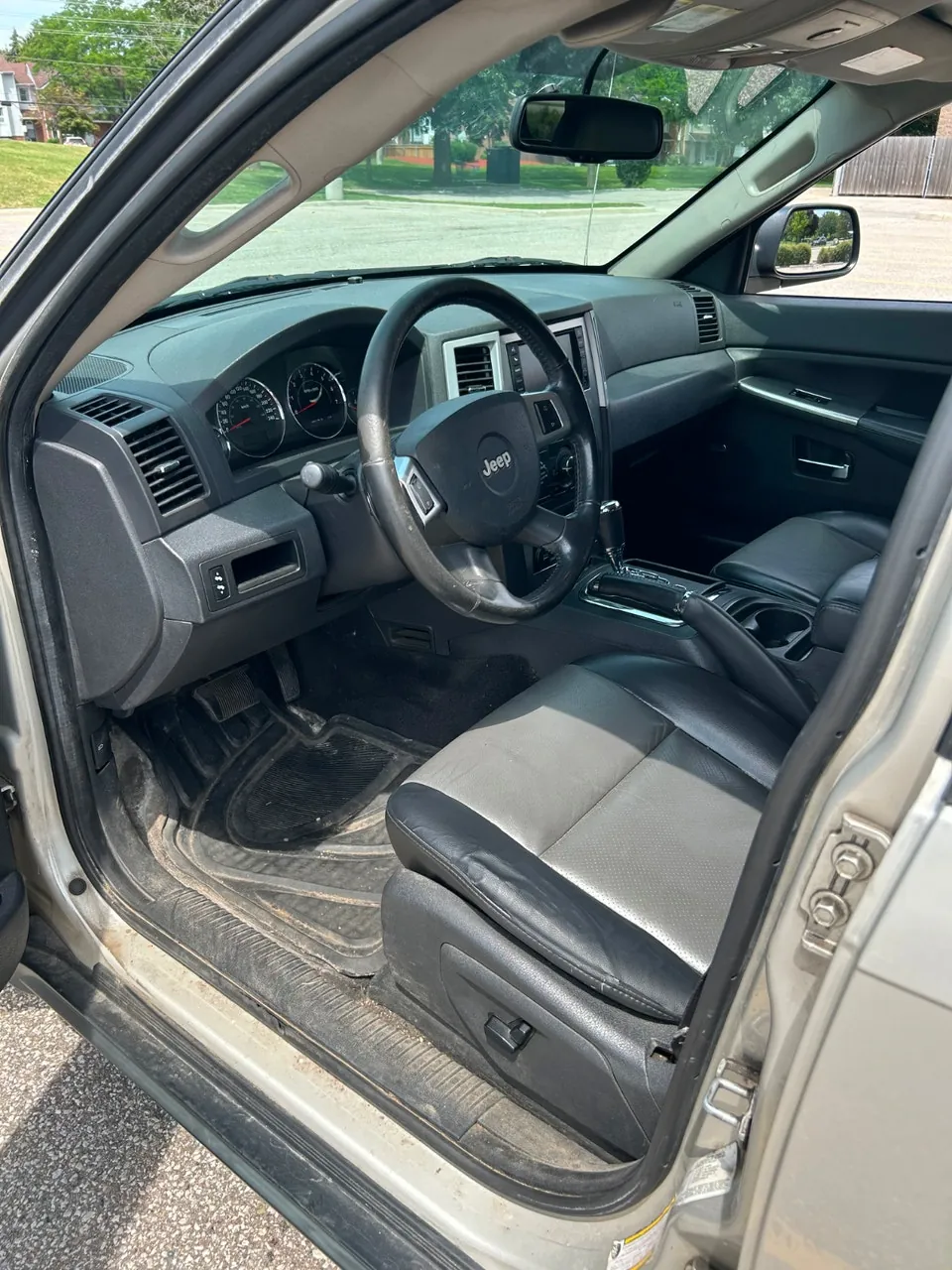 Jeep Grand Cherokee 2010 photo 2