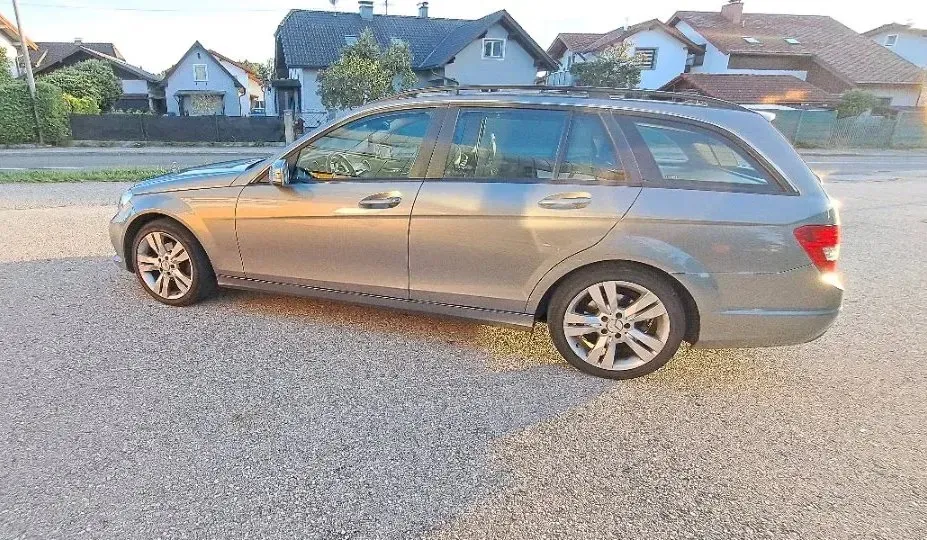 Mercedes-Benz C-Class 2012 photo 2