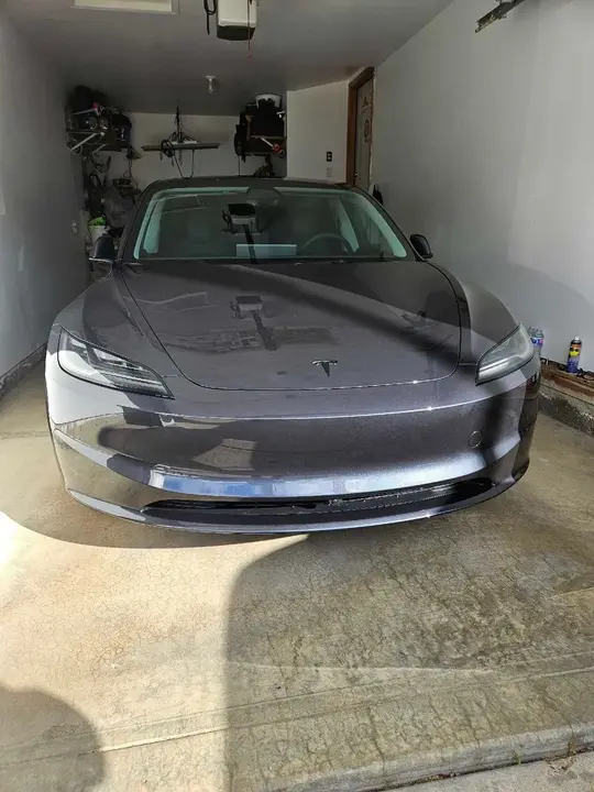 Tesla Model 3 2026 photo 2