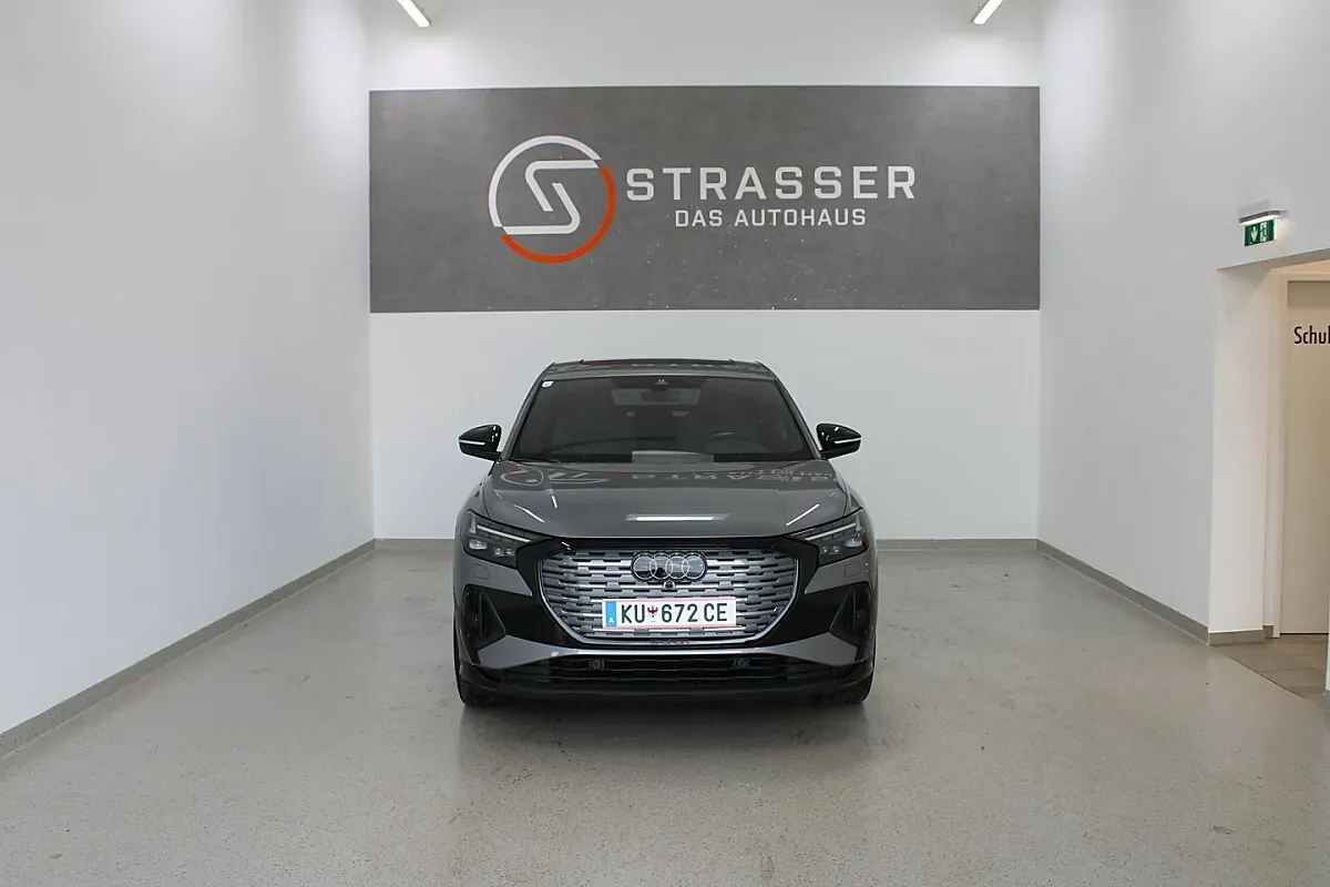 Audi Q4 2023 photo 2
