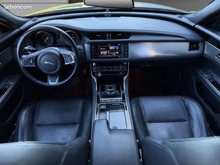 Jaguar Xf 2018 photo 2