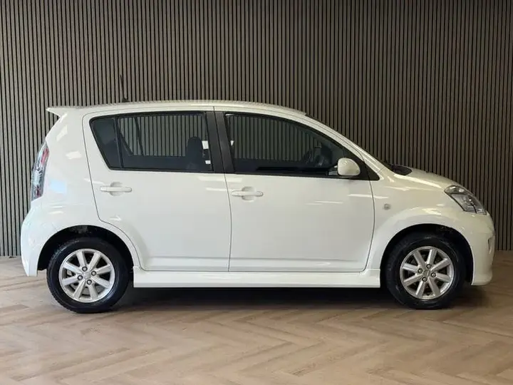 Daihatsu Sirion 2011 photo 4