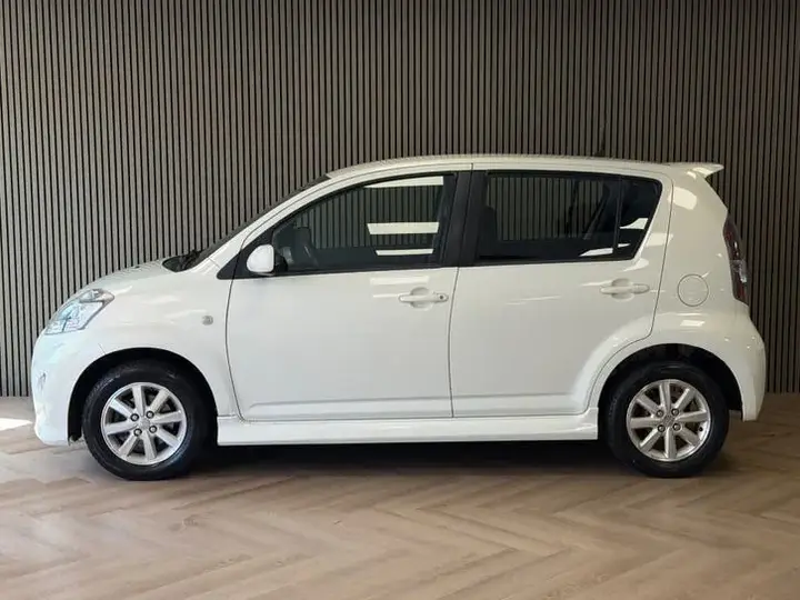 Daihatsu Sirion 2011 photo 3