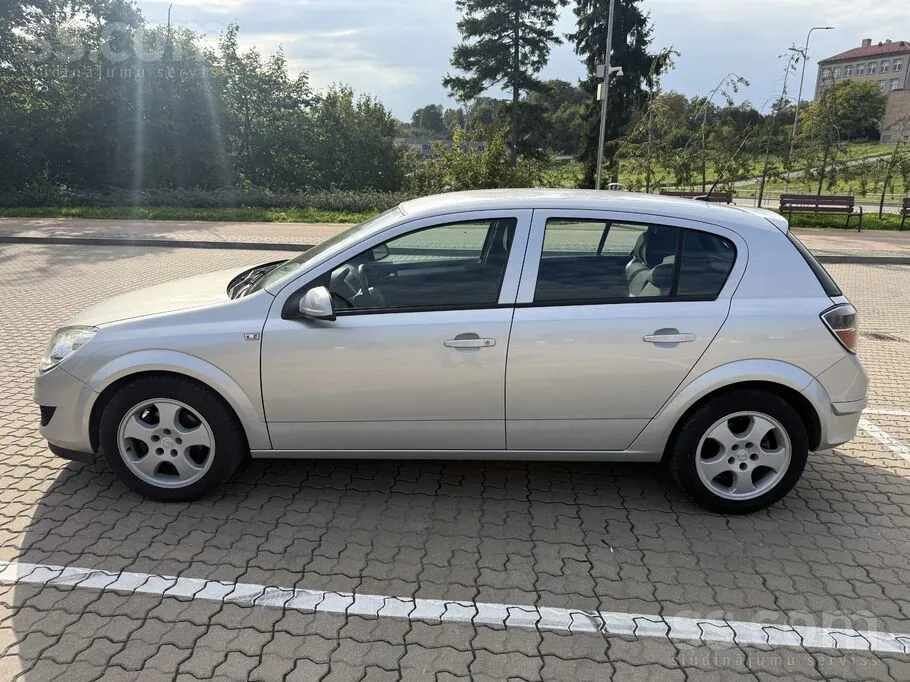 Opel Astra 2009 photo 4