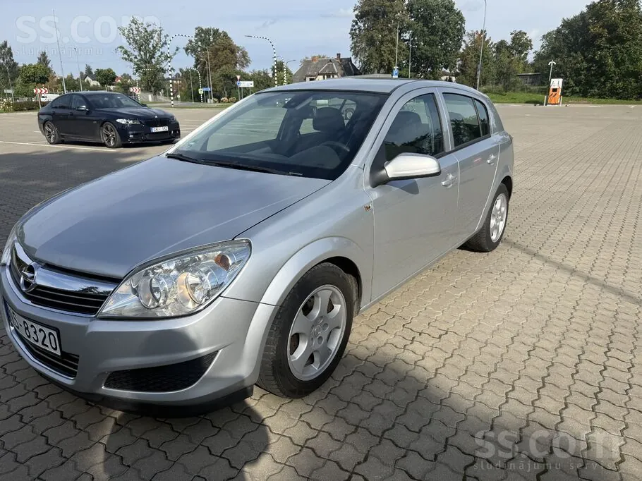 Opel Astra 2009 photo 2