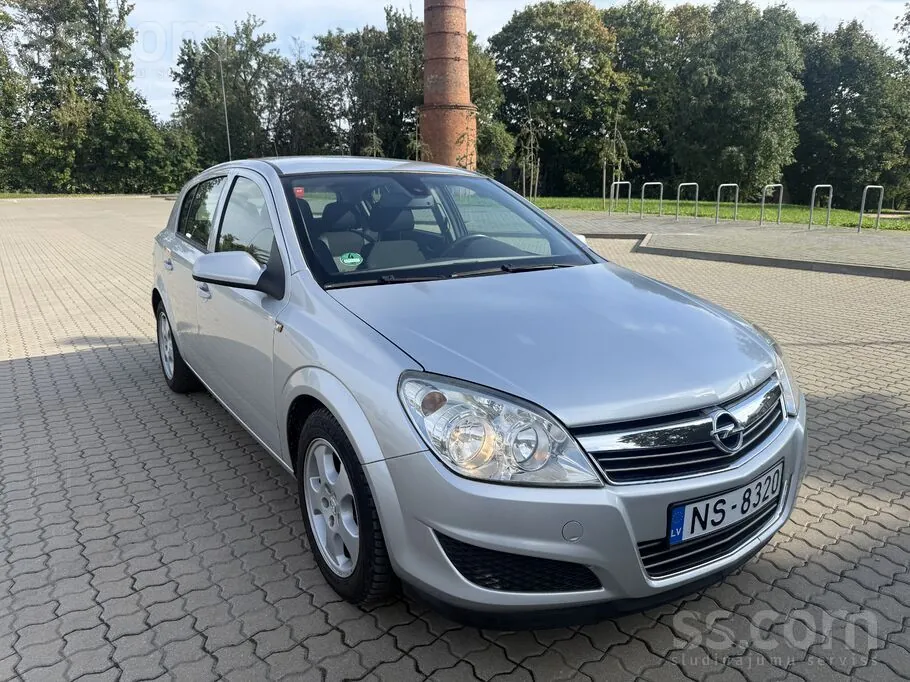 Opel Astra 2009 photo 3