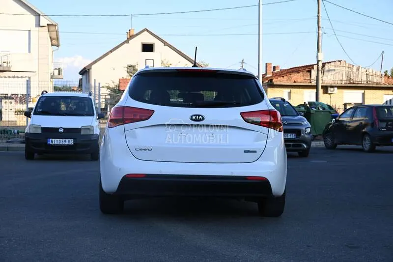 Kia Ceed Sw 2015 photo 4