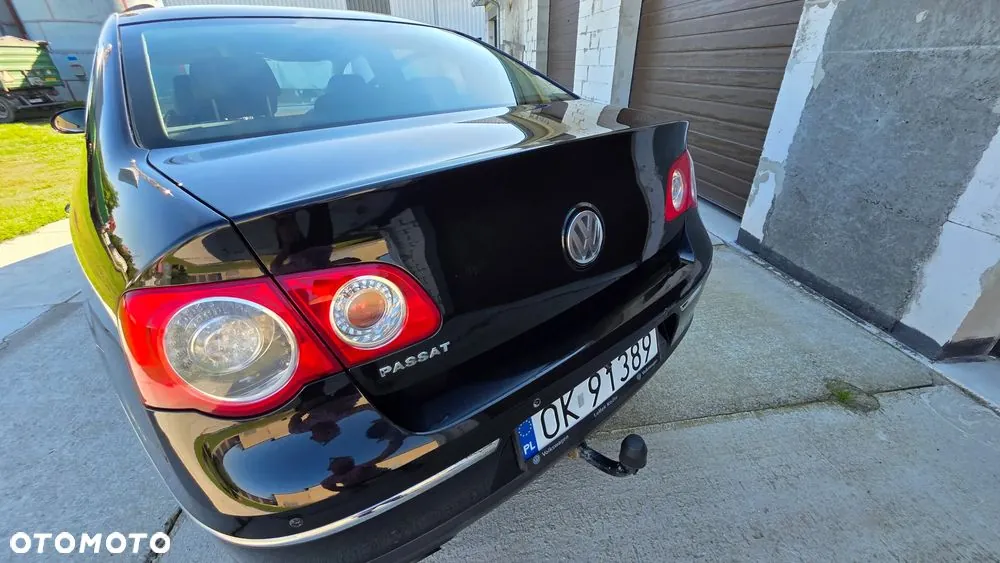 Volkswagen Passat 2009 photo 2