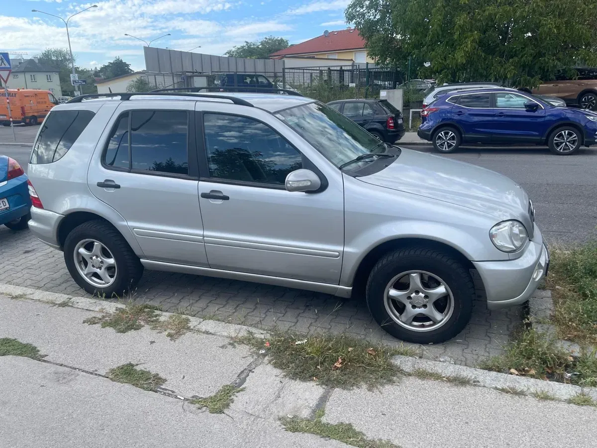 Mercedes-Benz M-Class 2001 photo 2