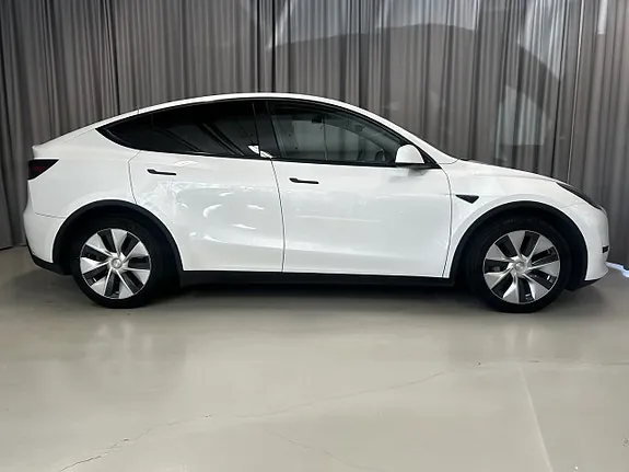 Tesla Model Y 2023 photo 4