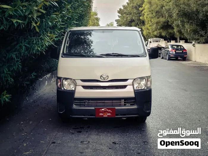 Toyota Hiace 2023 photo 2