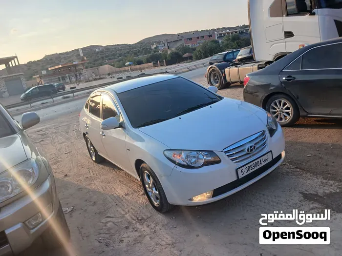 Hyundai Avante 2010 photo 2