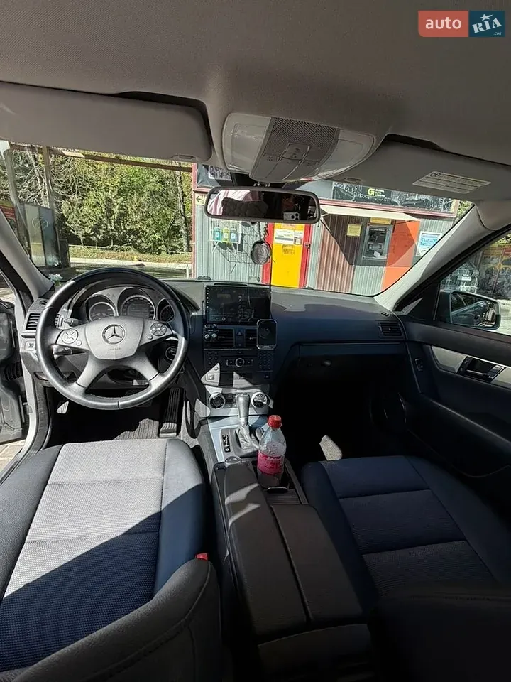 Mercedes-Benz C-Class 2010 photo 2