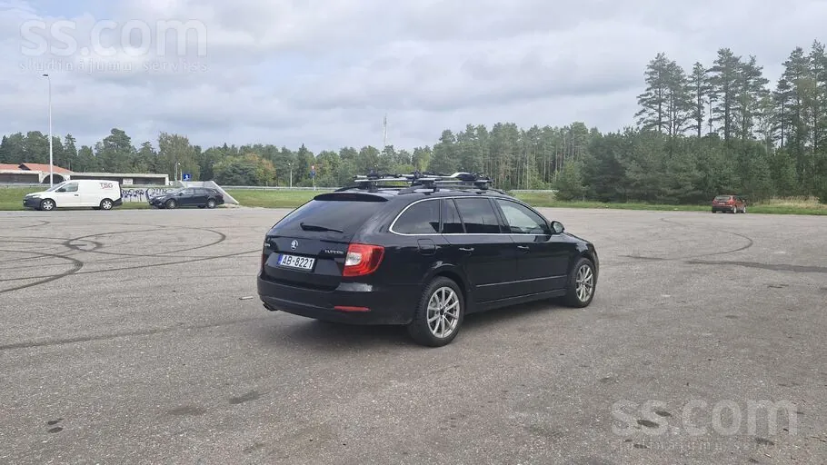 Skoda Superb 2014 photo 4
