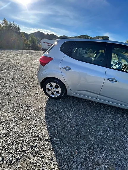 Kia Venga 2012 photo 4