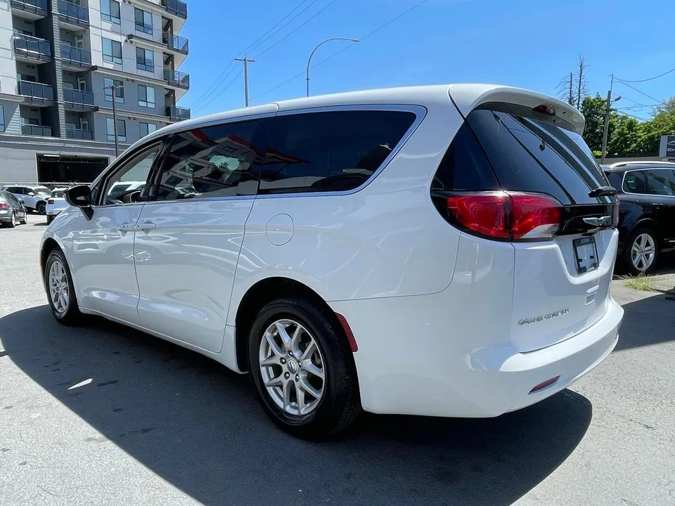 Chrysler Grand Caravan 2024 photo 5