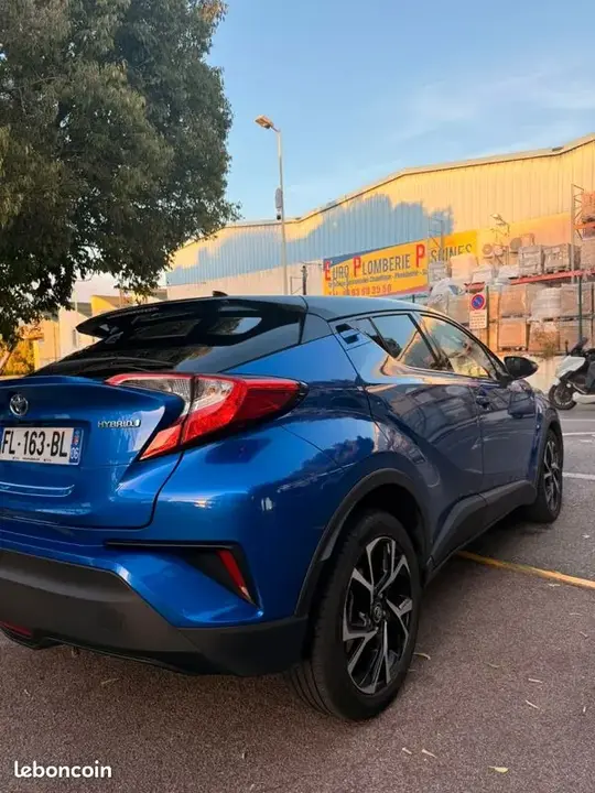 Toyota C-Hr 2019 photo 2