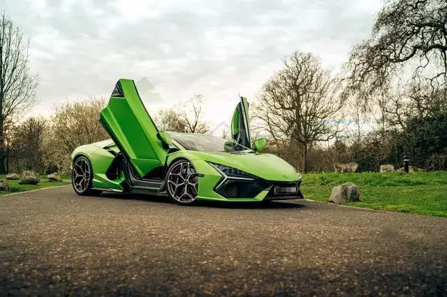 Lamborghini Revuelto