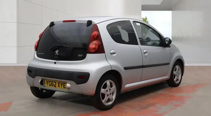Peugeot 107 2012 photo 3