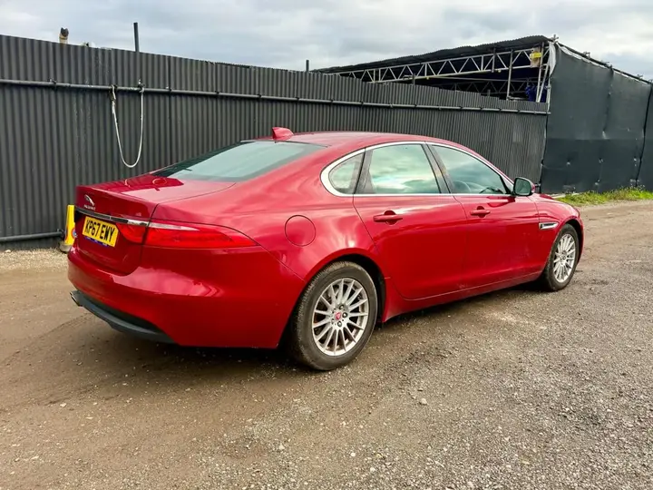 Jaguar Xf 2017 photo 3