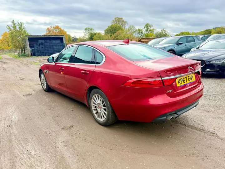 Jaguar Xf 2017 photo 2
