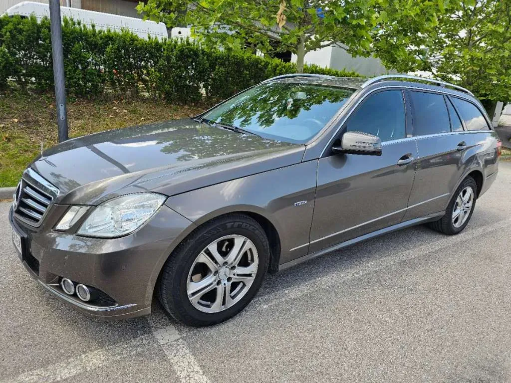 Mercedes-Benz E-Class 2009 photo 2