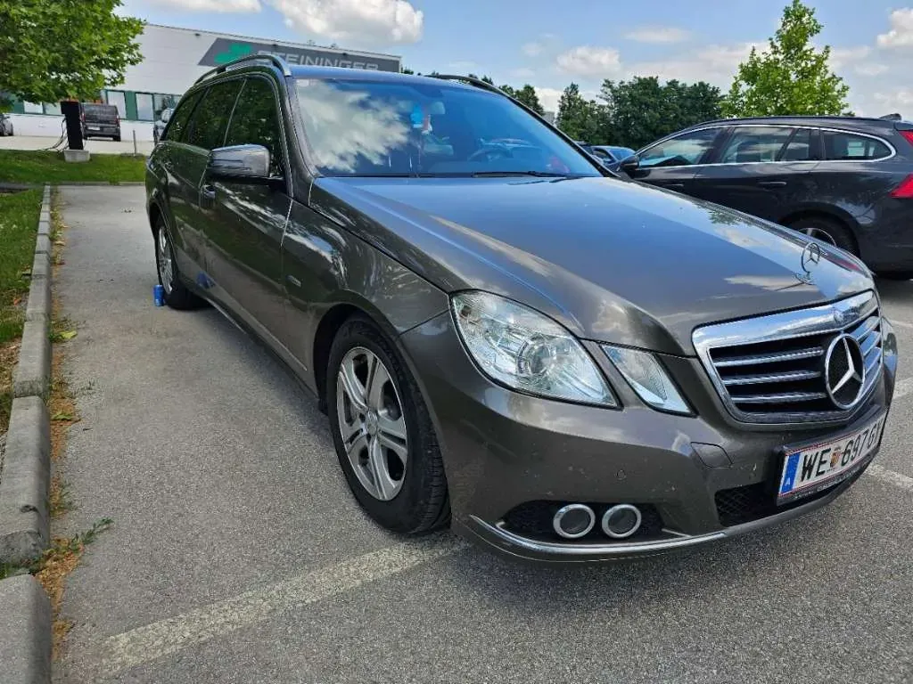Mercedes-Benz E-Class 2009 photo 3