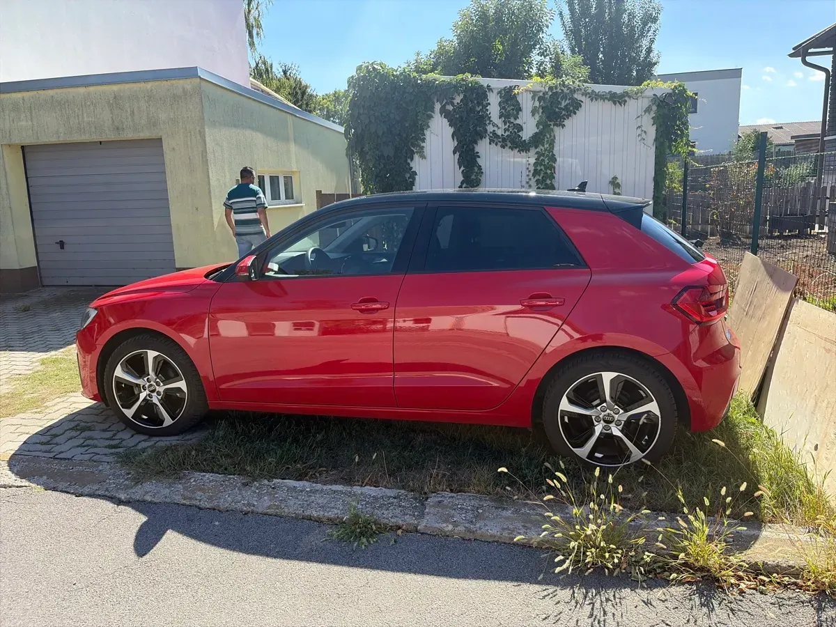 Audi A1 2025 photo 2