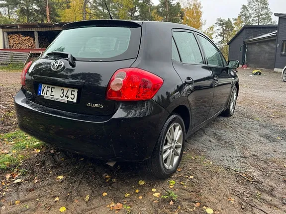Toyota Auris 2009 photo 3