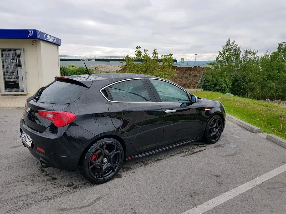 Alfa Romeo Giulietta 2010 photo 2