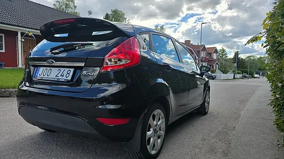 Ford Fiesta 2011 photo 3
