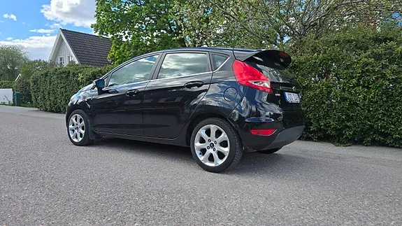 Ford Fiesta 2011 photo 2