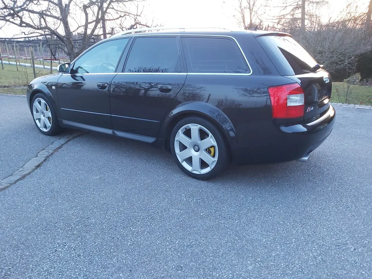 Audi A4 2004 photo 2